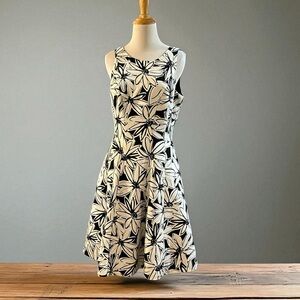 MAGGY LONDON FIT AND FLARE SLEEVELESS FLORAL PRINT DRESS WITH TULLE WHT BLU SZ 8